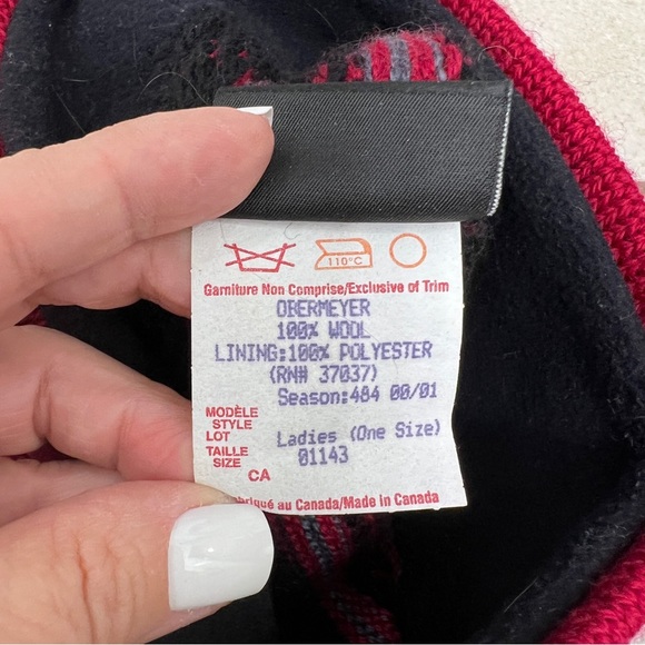 Obermeyer 100% wool Christmas women’s beanie - Picture 6 of 6
